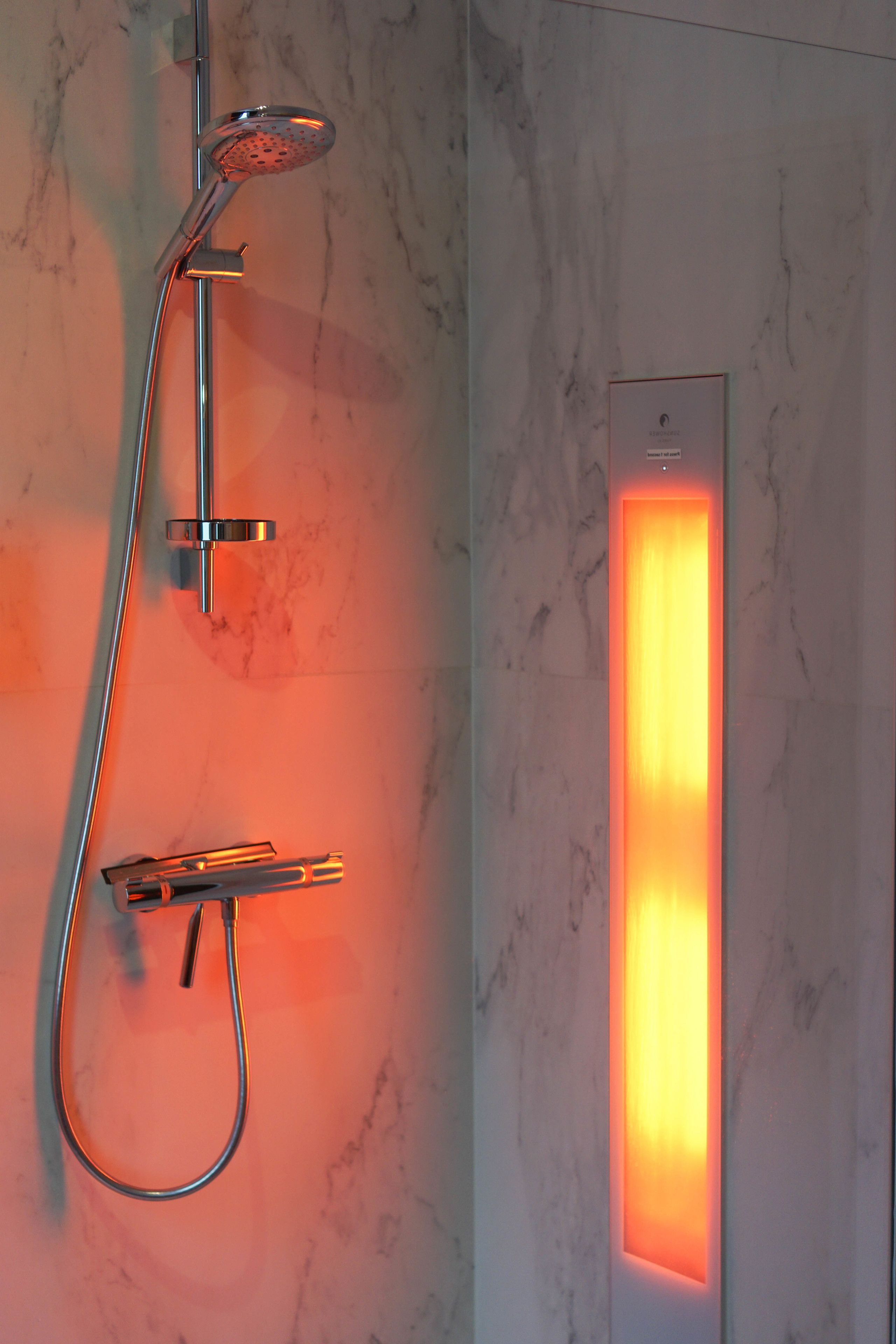 Deluxe-Studiosuite, Kochnische, Flussblick | Dusche im Bad