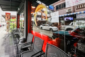 Lobby sitting area - Roar Inn Patong (Patong)