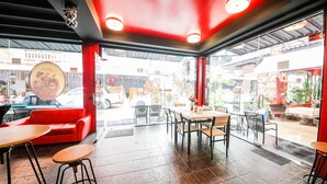 Bar (on property) - Roar Inn Patong (Patong)
