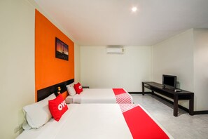 Standard Twin Room | Minibar, in-room safe, desk, soundproofing - Roar Inn Patong (Patong)