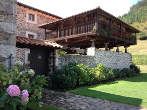 Pintu masuk properti