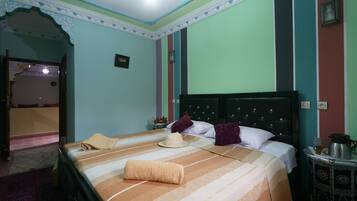 Double Room (Taghlat) | Individually decorated, individually furnished, free cots/infant beds
