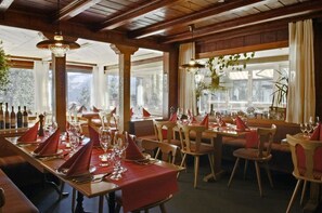 فطور مطهو حسب الطلب مجانًا يوميًا