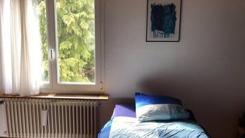1 Schlafzimmer, Zimmersafe, Schreibtisch, Bügeleisen/Bügelbrett
