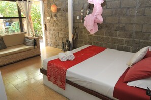 Doppelzimmer (Private Bathroom) | Schreibtisch, Zustellbetten, kostenloses WLAN