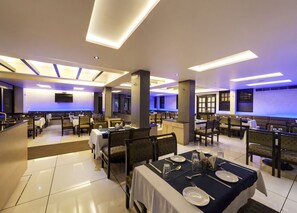 2 restaurants, breakfast, lunch, dinner served; Indian cuisine