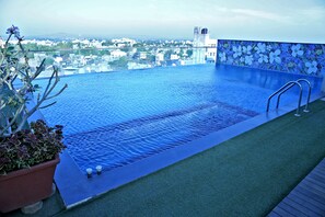 Indoor pool - Hotel Vrishali Executive Kolhapur (Kolhapur)