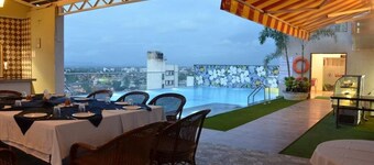 戈尔哈布尔里夏里行政酒店