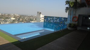 Indoor pool - Hotel Vrishali Executive Kolhapur (Kolhapur)