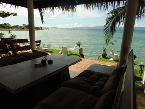 Outdoor dining - La Casa Tropicana by Cospace (Ko Pha-ngan)