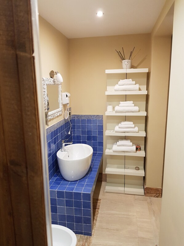 Bathroom sink - Sicily Luxury (Catania)