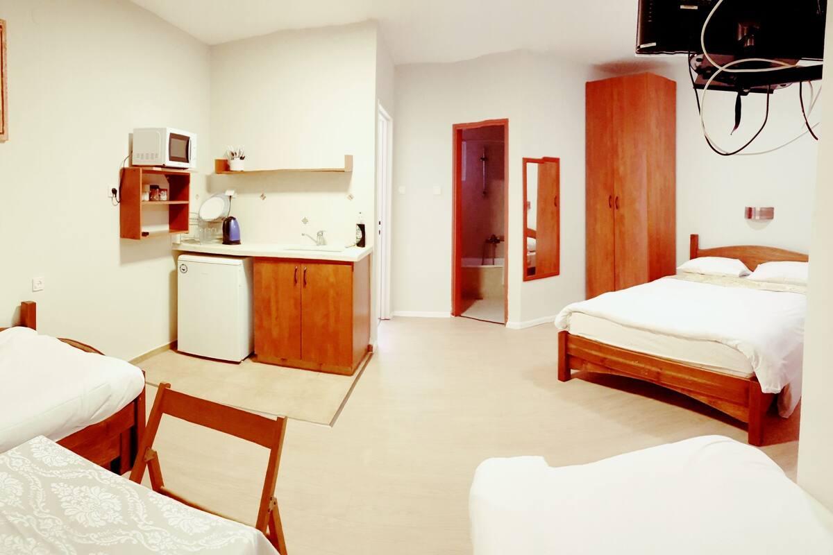 Blackout drapes, rollaway beds (surcharge), bed sheets