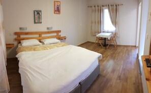 Verduisterende gordijnen, extra bedden, beddengoed