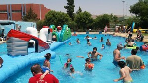 Outdoor pool, pool umbrellas, sun loungers - Serenity in the Mountains (HaGalil HaElyon)