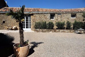 Exterior - Chateau d'Olmet Guesthouse (Olmet-et-Villecun)