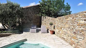 Seasonal outdoor pool, pool umbrellas, sun loungers