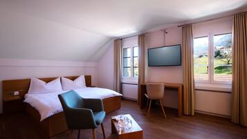 Superior Double Room | 1 bedroom, in-room safe, desk, free WiFi
