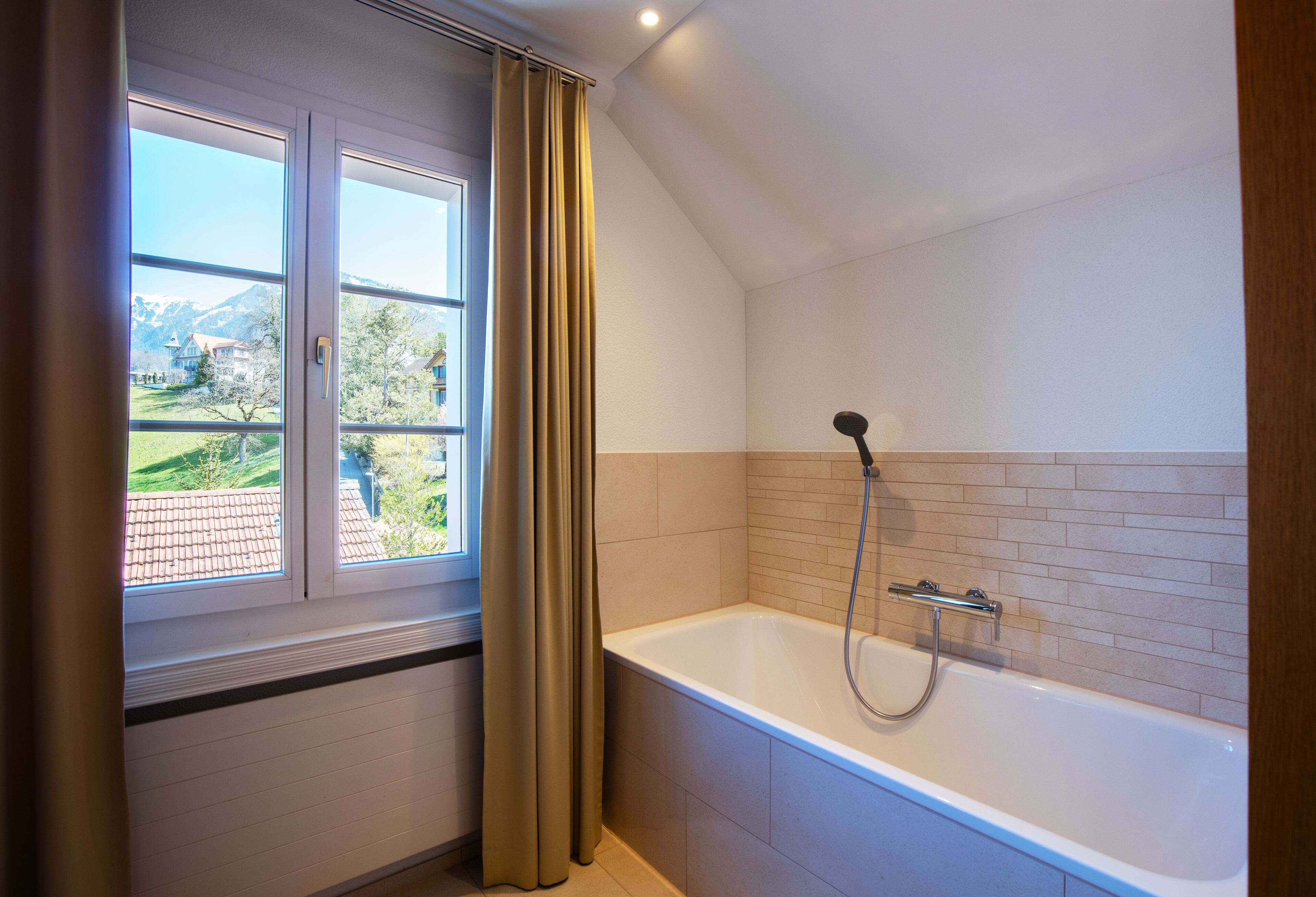 superior double room | deep-soaking bathtub