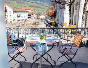 Se sirven desayunos, almuerzos, cenas y cocina local e internacional 