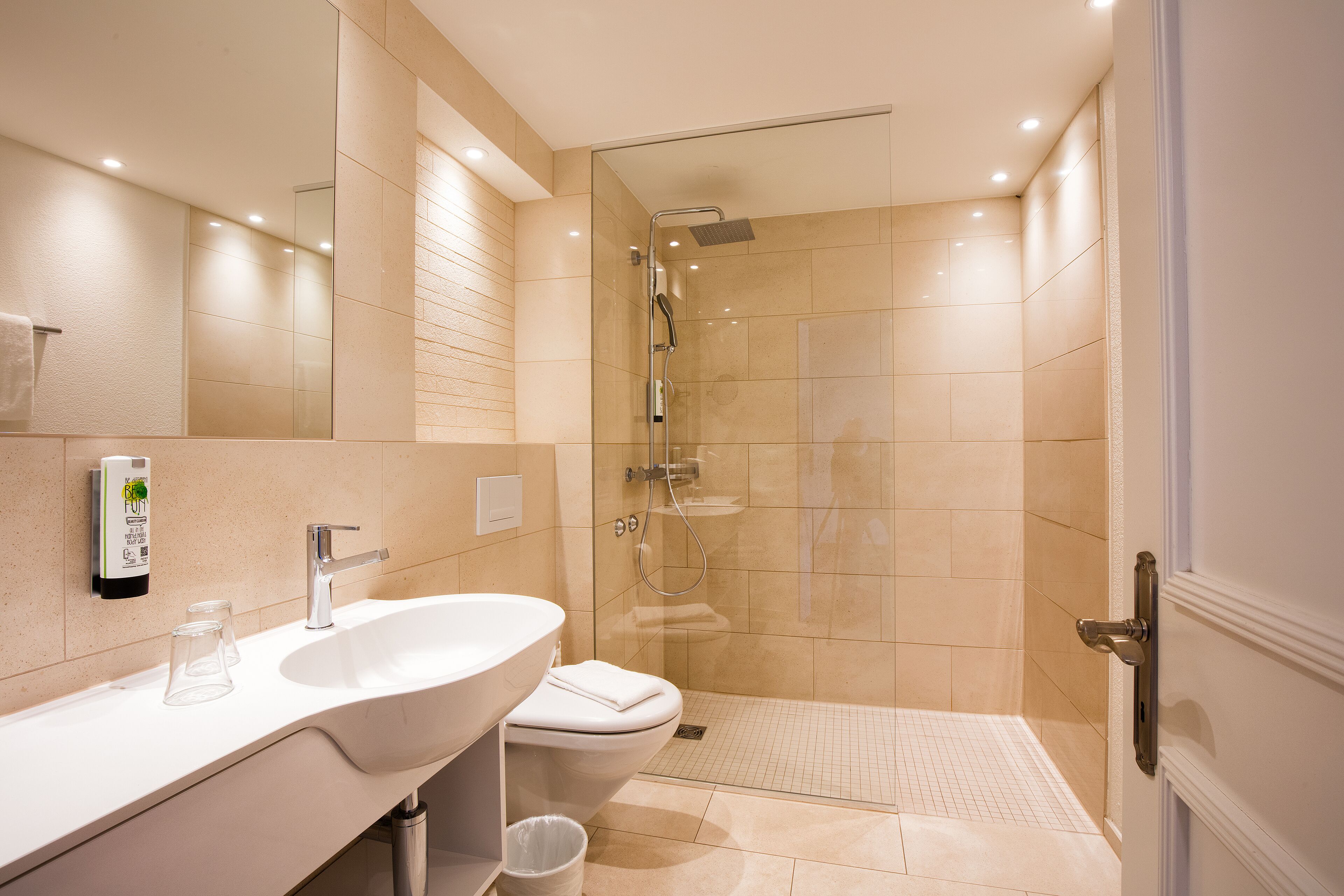junior suite | bathroom | shower, free toiletries, hair dryer, towels