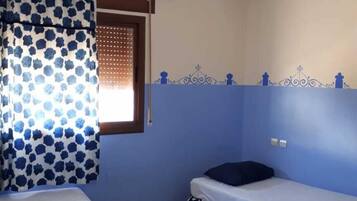 2 bedrooms, individually decorated, free WiFi, bed sheets