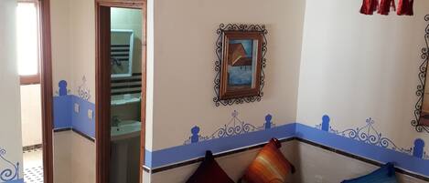 Una televisión de pantalla plana