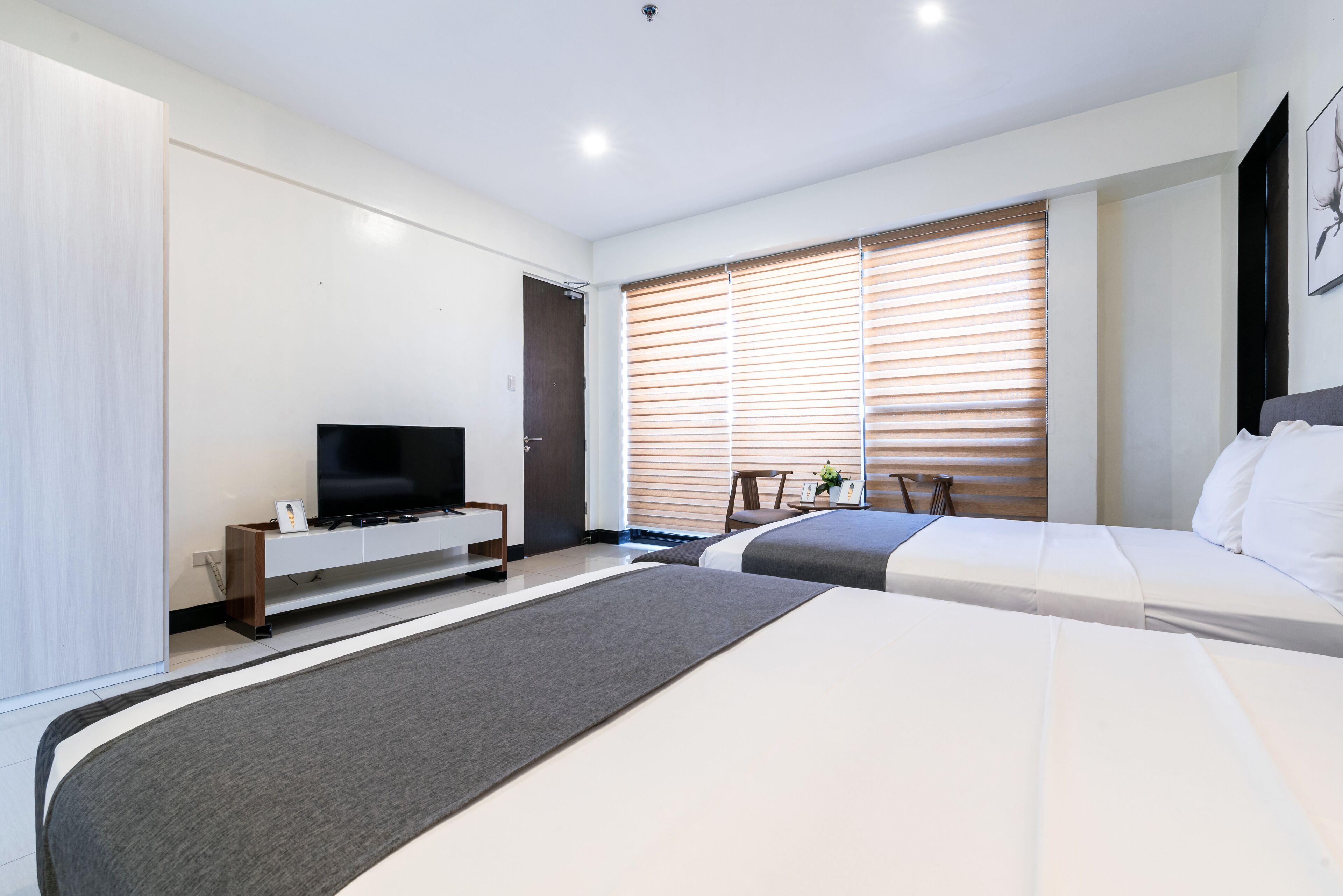 premier family studio | 1 bedroom, minibar, in-room safe, desk