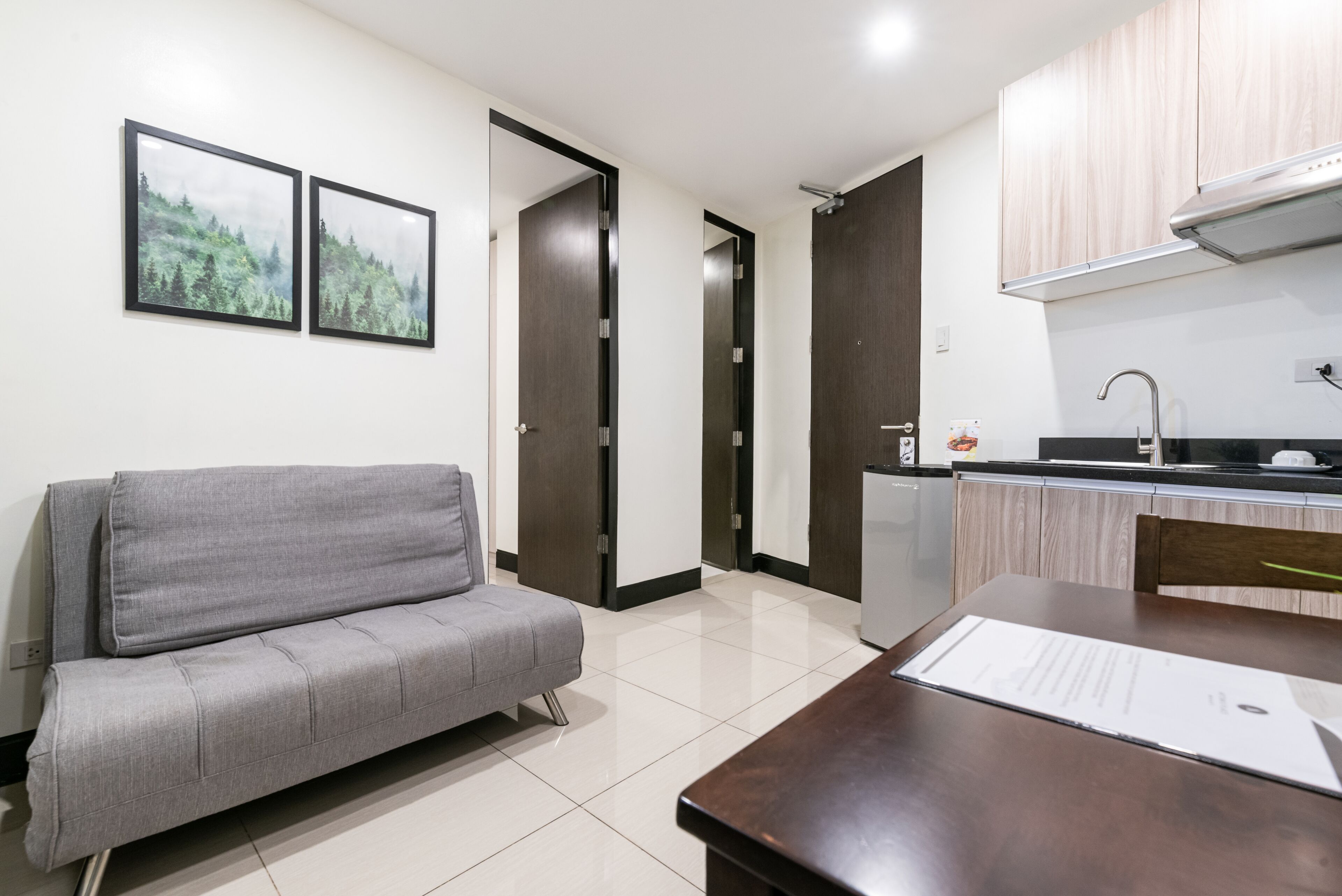 superior 1-bedroom | living room | 28-inch flat-screen tv with digital channels, tv, netflix