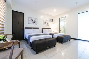 Minibar, in-room safe, desk, laptop workspace - Artemis Place Makati Hotel (Makati)