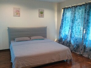 Basic Townhome, 3 Bedrooms, Kitchen, Sea Facing - Baan Somprasong Apartment - Na Jomtien (Sattahip)