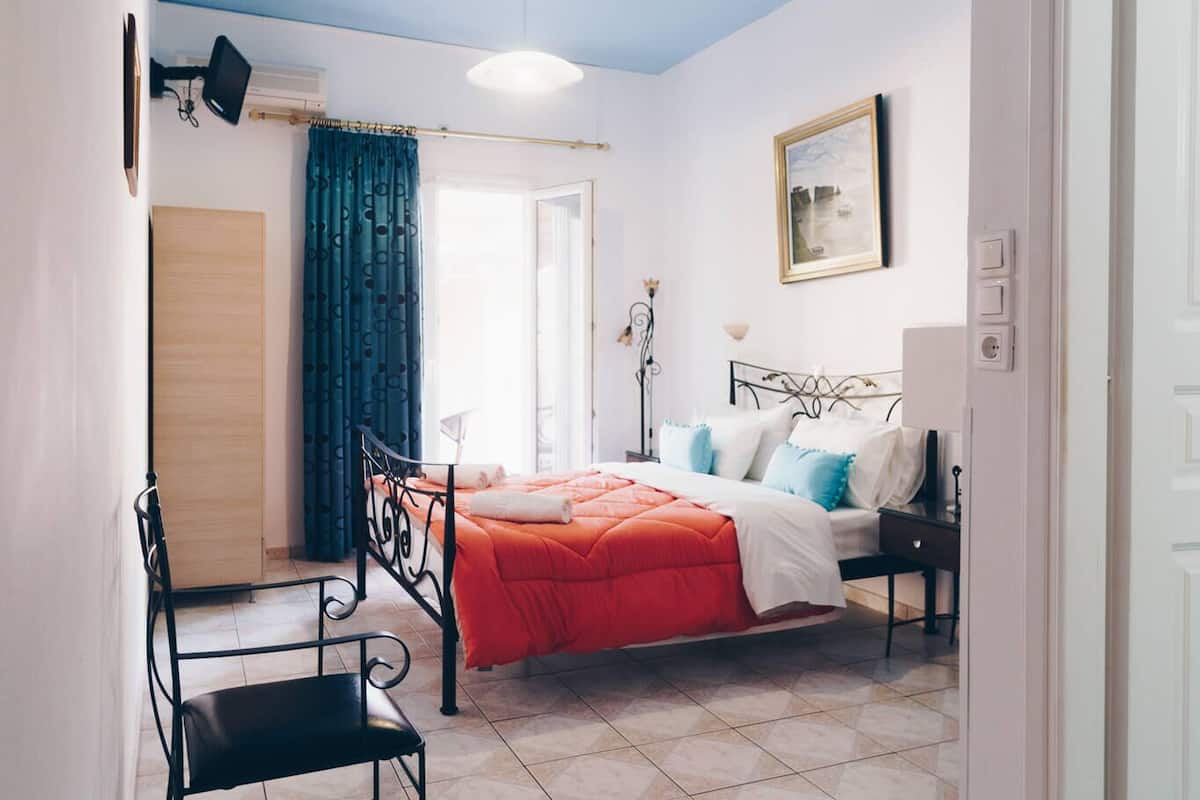Premium bedding, in-room safe, soundproofing, free WiFi