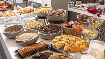 Free daily buffet breakfast