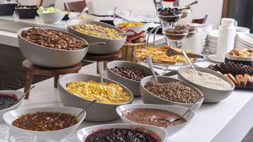 Free daily buffet breakfast