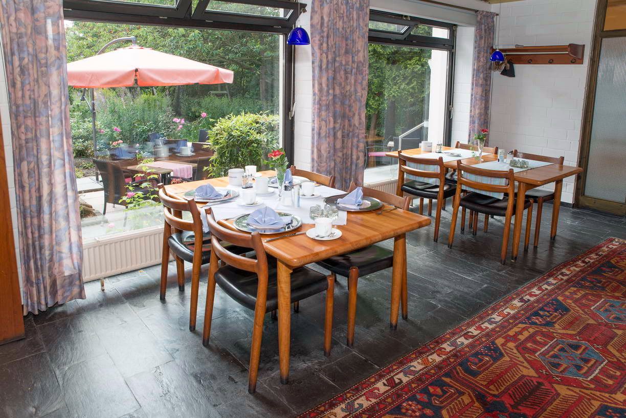 Frühstücksbuffet unter der Woche (15 EUR pro Person)