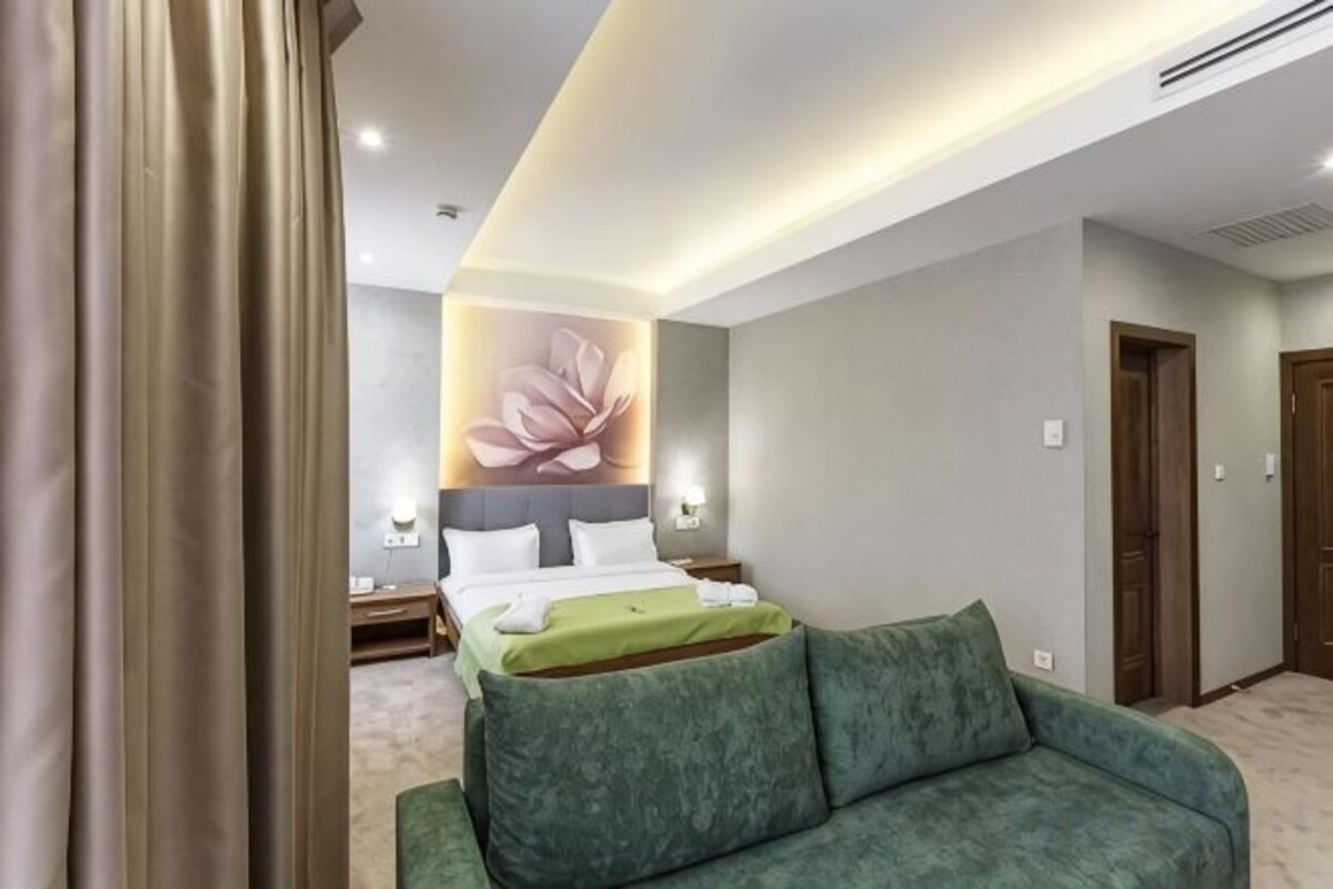 Premium bedding, minibar, in-room safe, desk