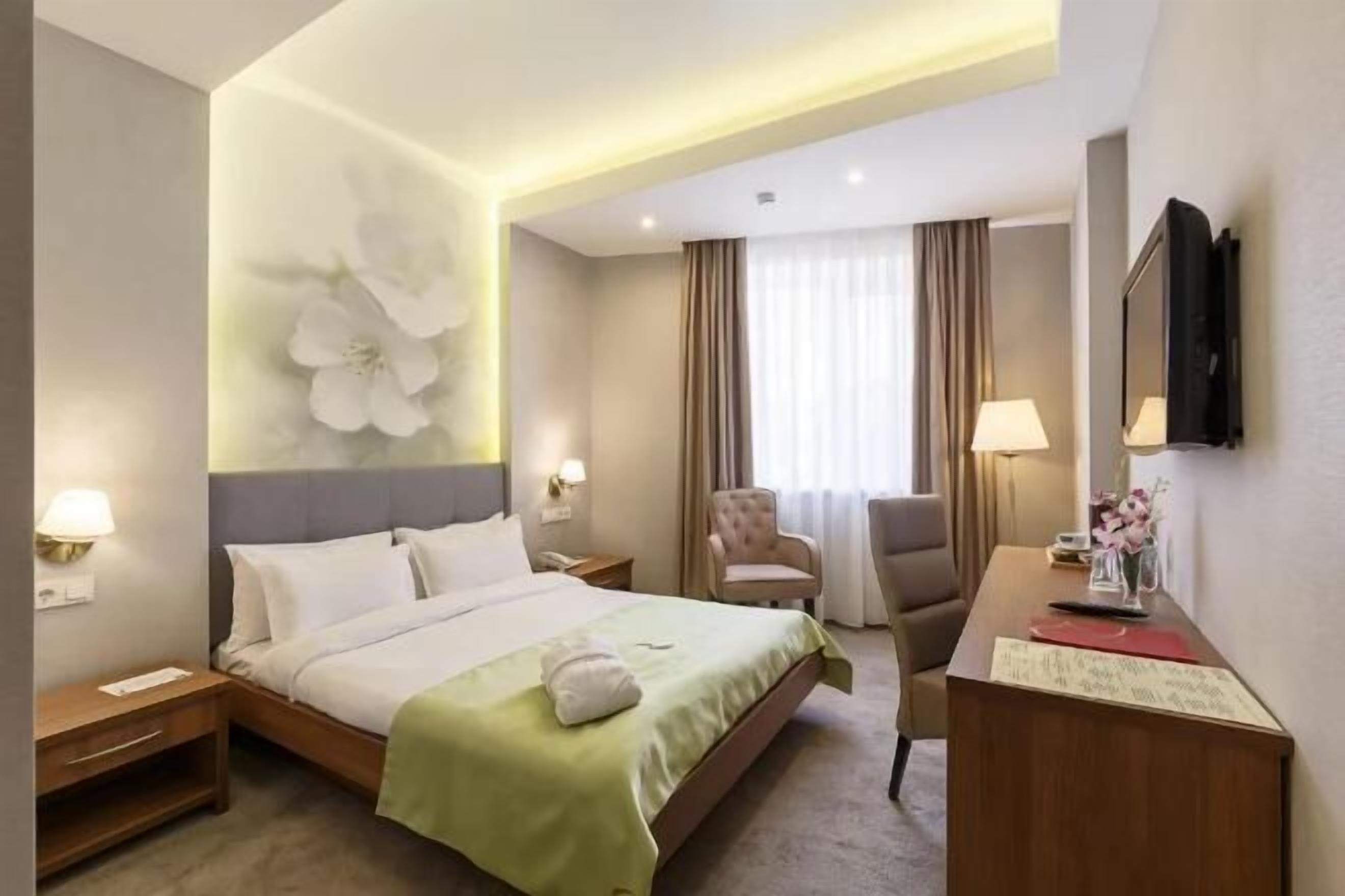 Literie de qualité, minibar, coffre-fort, bureau