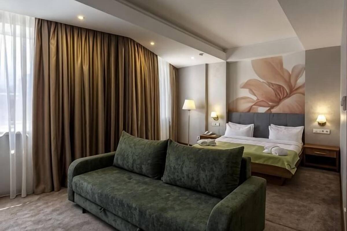 Premium bedding, minibar, in-room safe, desk