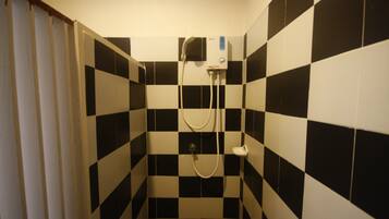 Shower, free toiletries, towels