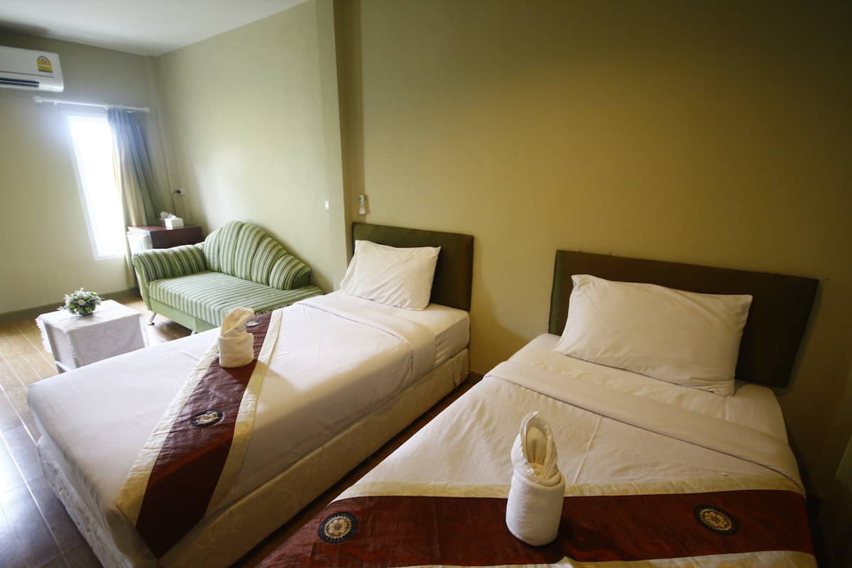 Habitación estándar con 2 camas individuales | Escritorio, cortinas blackout y wifi gratis