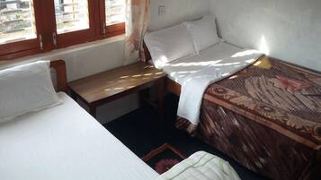 Desk, soundproofing, free WiFi