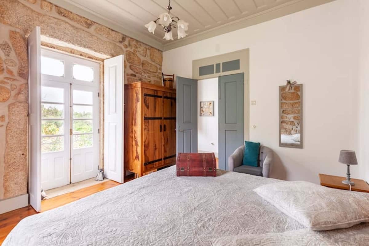 Habitación doble estándar | Tabla de planchar con plancha, camas extra, wifi gratis y ropa de cama
