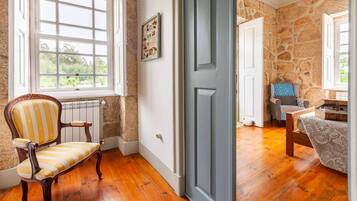 Comfort Double Room, 1 Double Bed, Mountain View | Iron/ironing board, rollaway beds, free WiFi, bed sheets