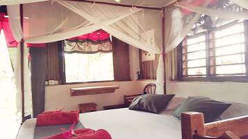 Comfort Bungalow (Tanikely) | 1 bedroom, Select Comfort beds, in-room safe, desk