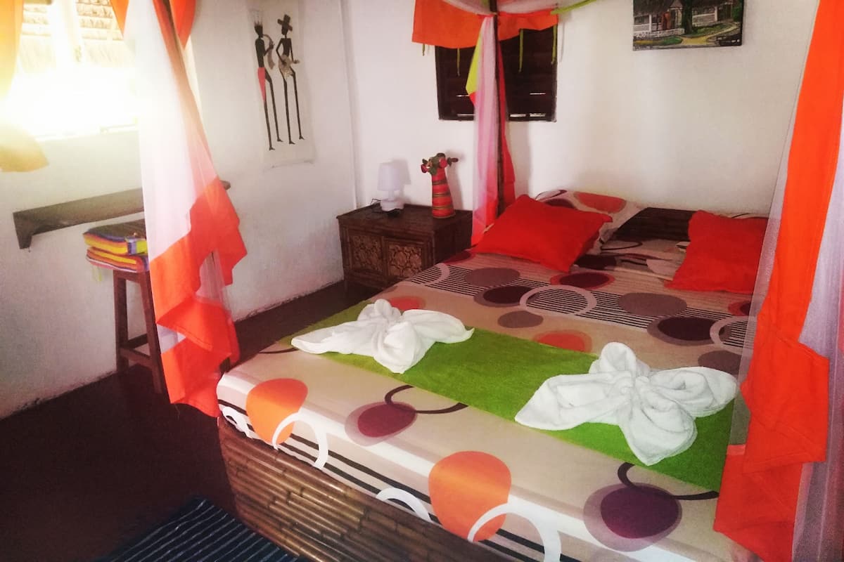 Comfort Room (Komba) | 1 bedroom, Select Comfort beds, in-room safe, desk