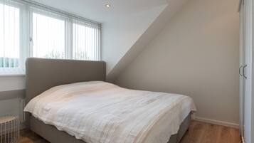 غرفة مزدوجة - غرفتا نوم - منظر للمدينة | 2 عدّة غرف نوم ومكواة/لوح كي وواي فاي مجانًا وملاءات أسرّة