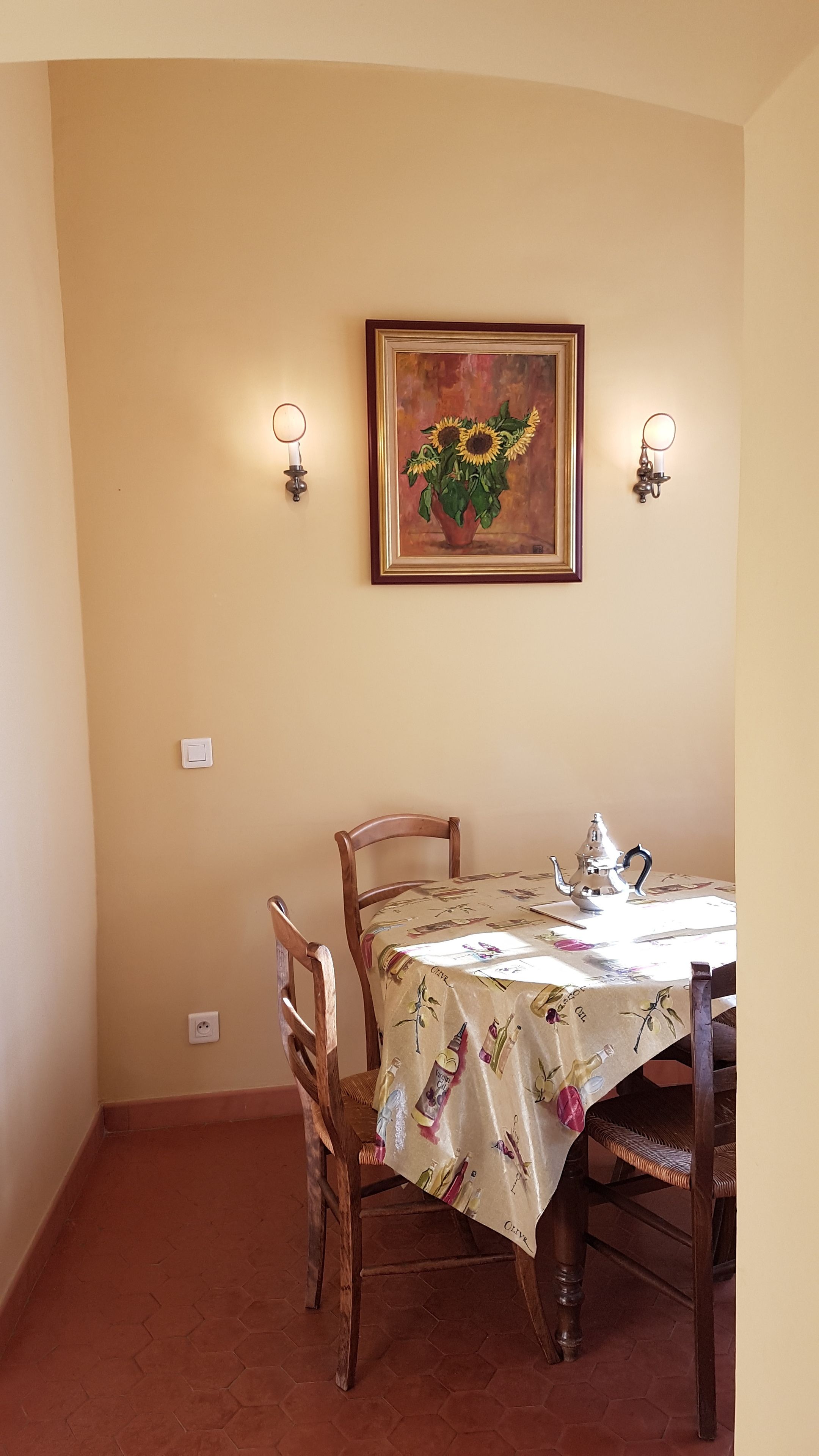 superior room, 1 queen bed, kitchenette | in-room dining