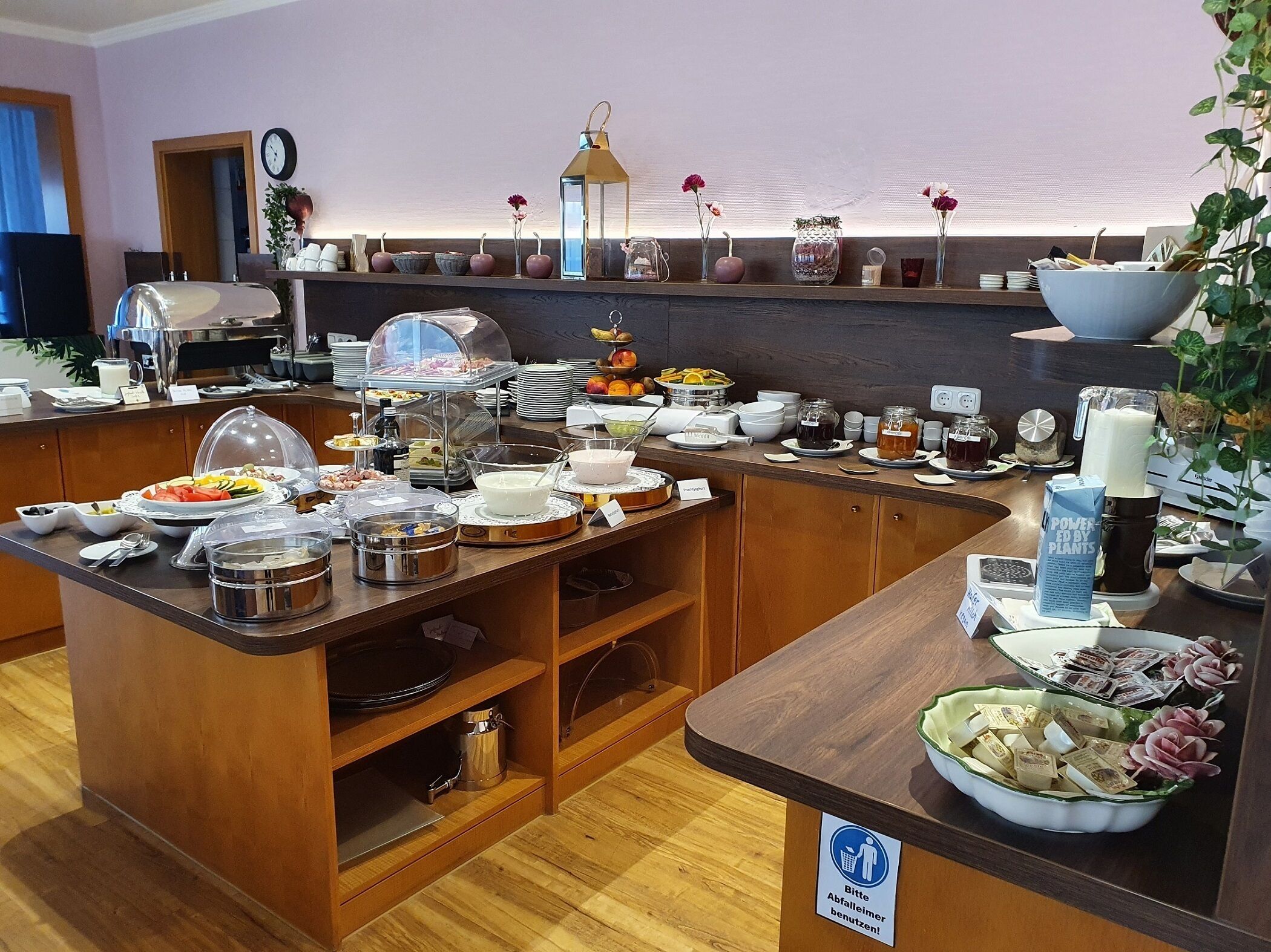 daily buffet breakfast (eur 10 per person)