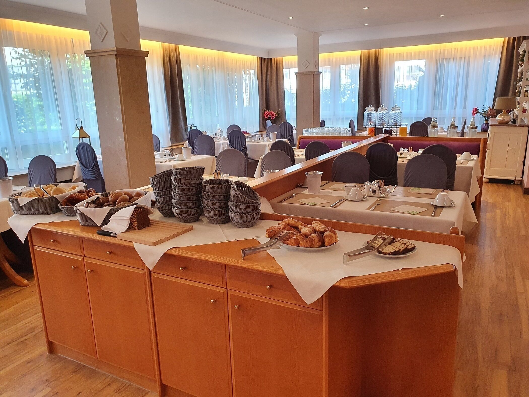 daily buffet breakfast (eur 10 per person)