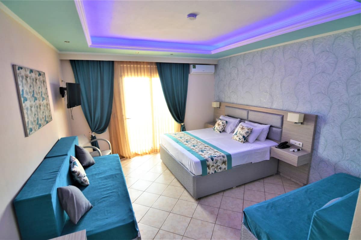 1 chambre, minibar, coffres-forts dans les chambres, rideaux occultants