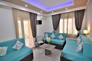 Family Apartment, Partial Sea View | Minibar, in-room safe, blackout curtains, soundproofing - Grand Beach Hotel (Thasos)